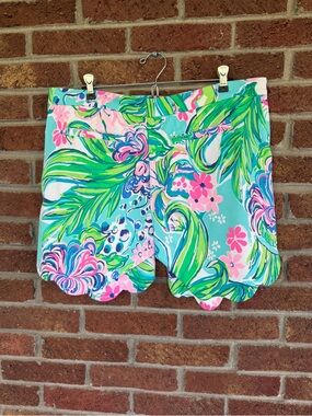 Lilly Pulitzer Tropical Scalloped Hem Printed Shorts in Aqua Pink Green.